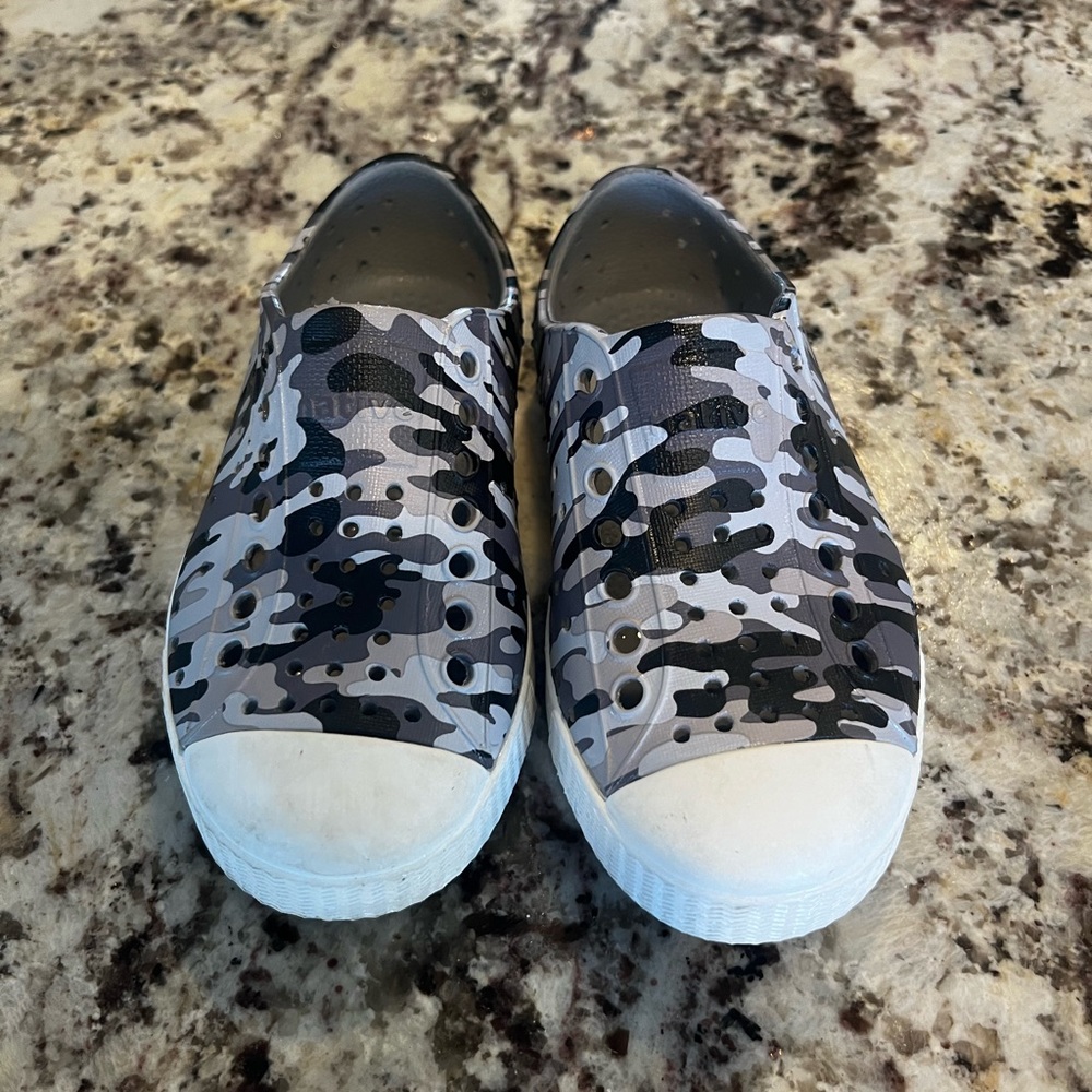 Native Shoes Size C8